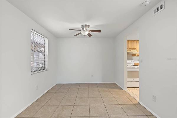 127 CAMPHOR DR #E, Oldsmar, FL 34677