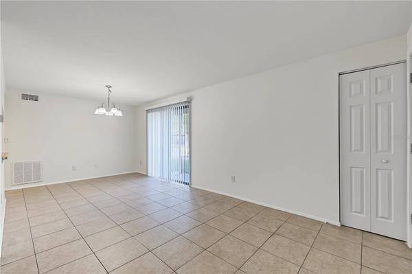 127 CAMPHOR DR #E, Oldsmar, FL 34677