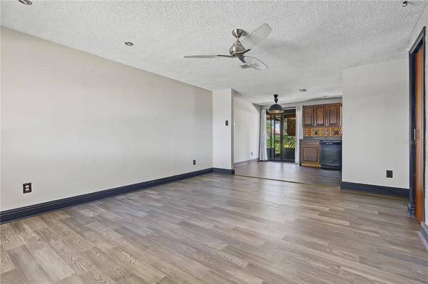 608 TIMBER BAY CIR E, Oldsmar, FL 34677