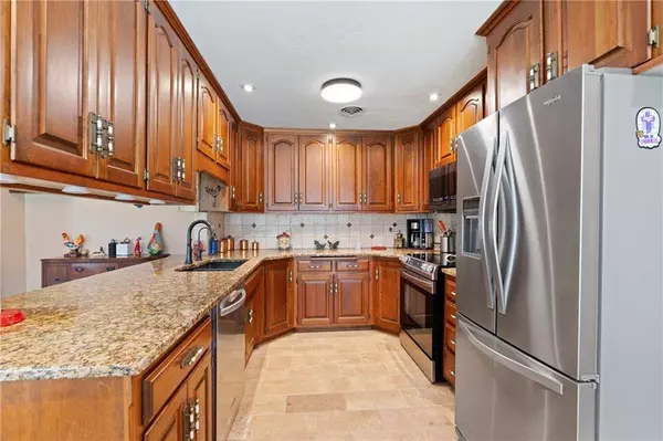 9717 E 26th ST, Independence, MO 64052