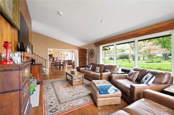 9717 E 26th ST, Independence, MO 64052