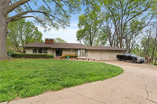 9717 E 26th ST, Independence, MO 64052