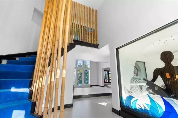 11273 S LAKECREST DR, Olathe, KS 66061