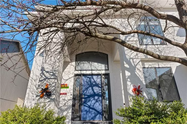 11273 S LAKECREST DR, Olathe, KS 66061