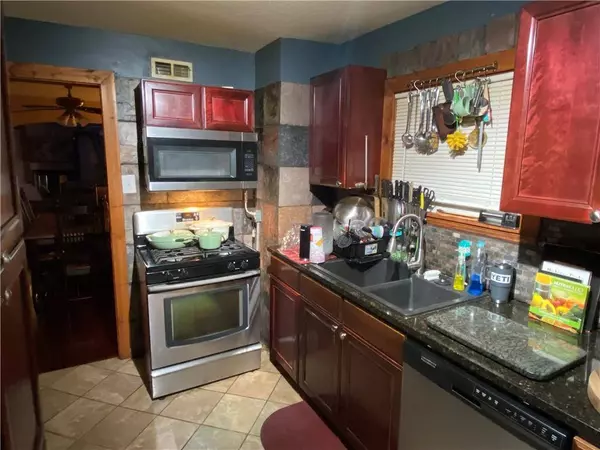 3929 Euclid AVE, Kansas City, MO 64130