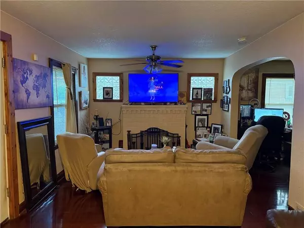 3929 Euclid AVE, Kansas City, MO 64130