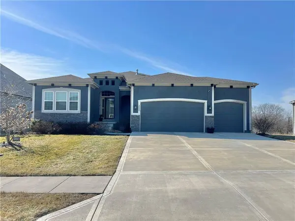 3000 SW Arboridge DR, Lee's Summit, MO 64082