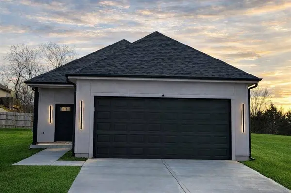 4911 S Hocker DR, Kansas City, MO 64136