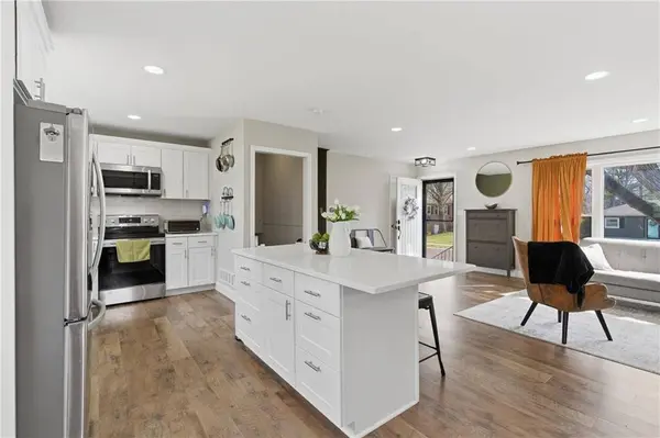 5710 W 100th TER, Overland Park, KS 66207