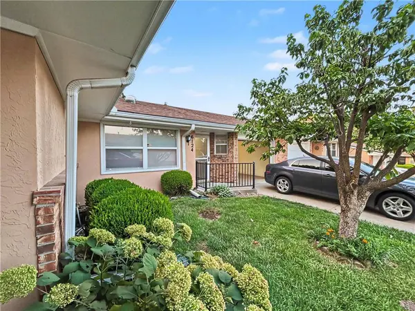 6124 Ash CT, Raytown, MO 64133