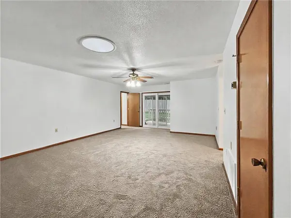 6124 Ash CT, Raytown, MO 64133