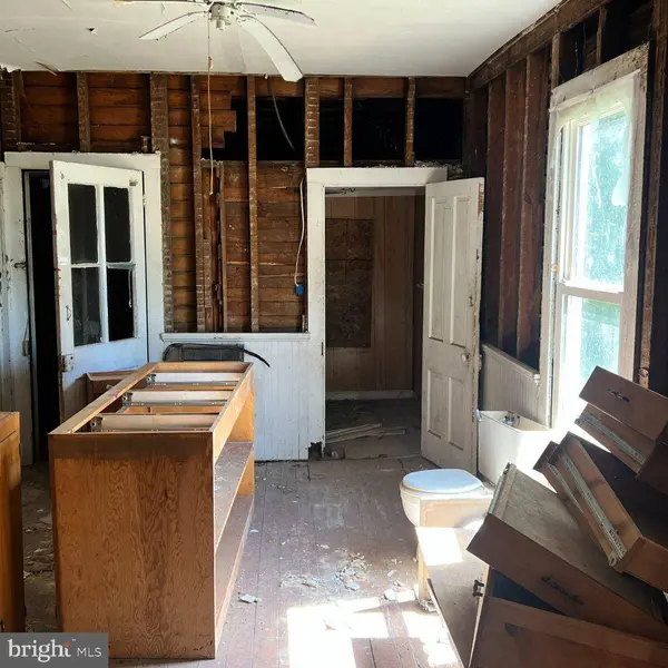 707 CLARKE AVE, Pocomoke City, MD 21851