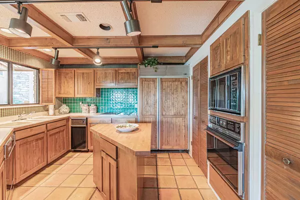 1239 Spyglass DR, Austin, TX 78746