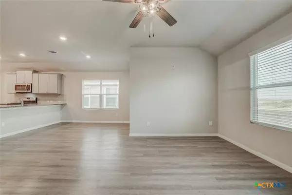 1945 Redstart, New Braunfels, TX 78130