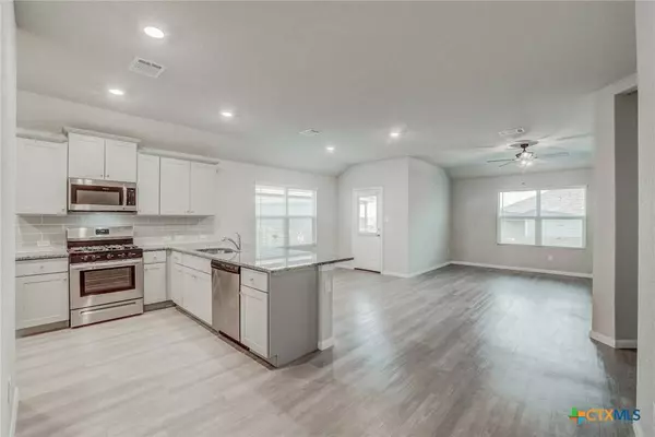 1945 Redstart, New Braunfels, TX 78130