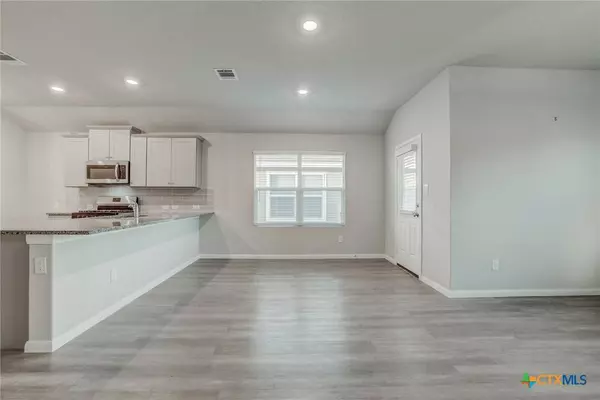 1945 Redstart, New Braunfels, TX 78130