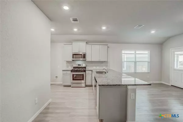 1945 Redstart, New Braunfels, TX 78130