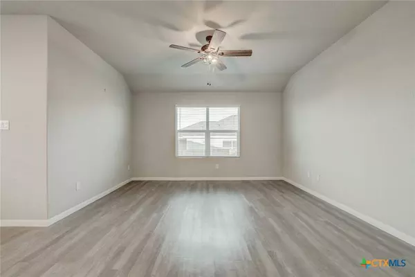 1945 Redstart, New Braunfels, TX 78130