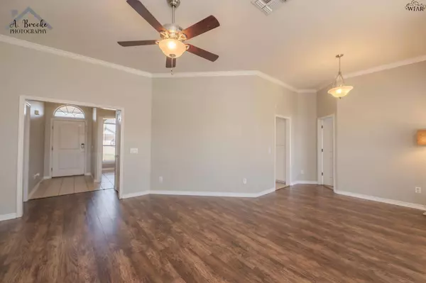 715 W ALDINE COURT, Iowa Park, TX 76367