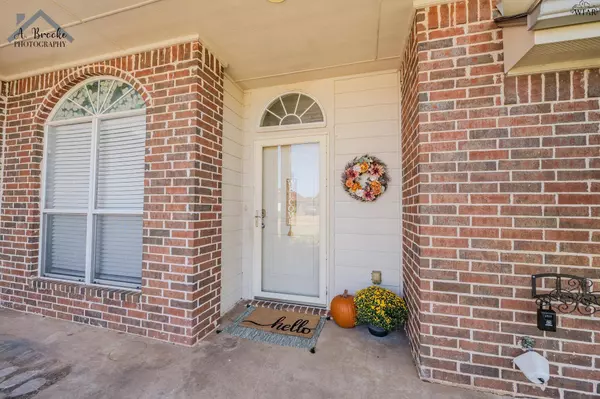 715 W ALDINE COURT, Iowa Park, TX 76367