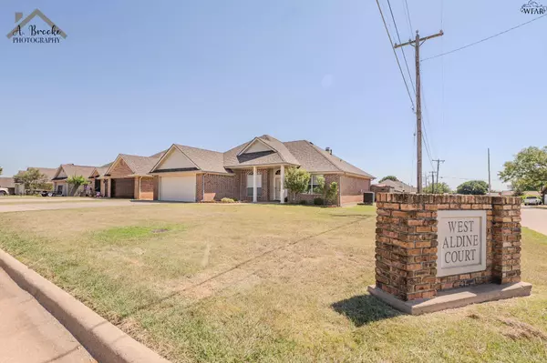 715 W ALDINE COURT, Iowa Park, TX 76367