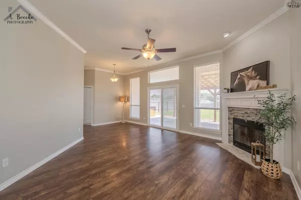 715 W ALDINE COURT, Iowa Park, TX 76367