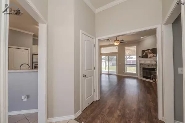 715 W ALDINE COURT, Iowa Park, TX 76367