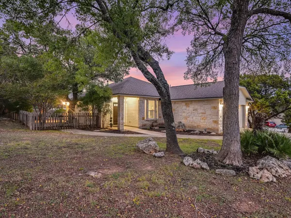 5 Sunset Cir, Wimberley, TX 78676-2114