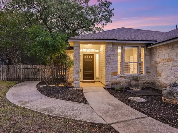 5 Sunset Cir, Wimberley, TX 78676-2114