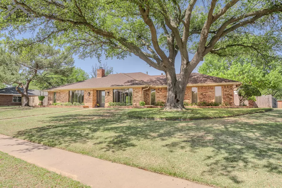 4500 Weeks Park Ln, Wichita Falls, TX 76308-4938