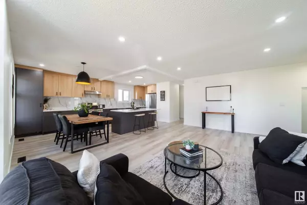 6307 12 AV NW, Edmonton, AB T6L 2G3