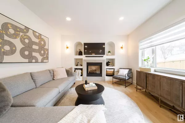 1332 116 ST NW, Edmonton, AB T6J 7B3