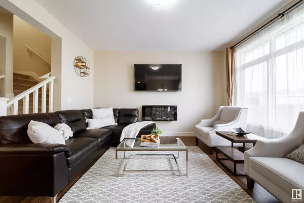 1351 Erker CR NW, Edmonton, AB T6M 2N5