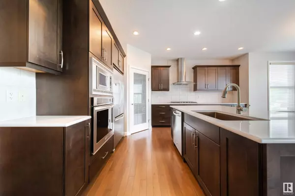 1206 Secord LD NW, Edmonton, AB T5T 4N3