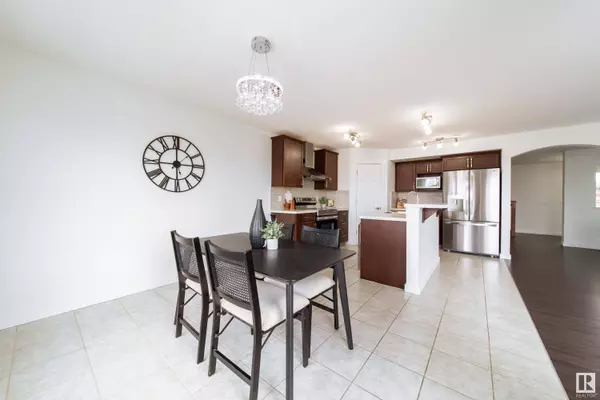 5168 2 AV SW, Edmonton, AB T6X 0R4