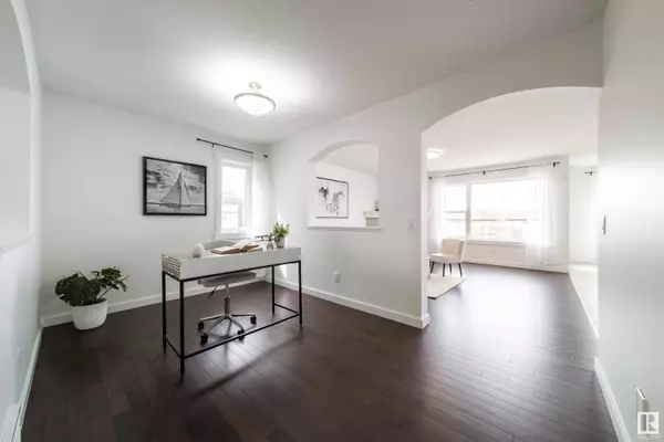 5168 2 AV SW, Edmonton, AB T6X 0R4