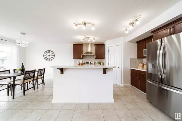 5168 2 AV SW, Edmonton, AB T6X 0R4