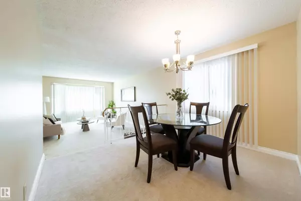 7808 22 AV NW, Edmonton, AB T6K 2E3