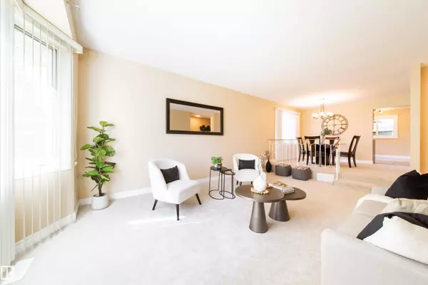 7808 22 AV NW, Edmonton, AB T6K 2E3