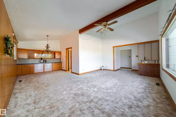 6507 98 AV NW, Edmonton, AB T6A 0A4