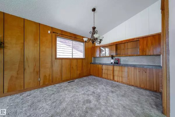 6507 98 AV NW, Edmonton, AB T6A 0A4