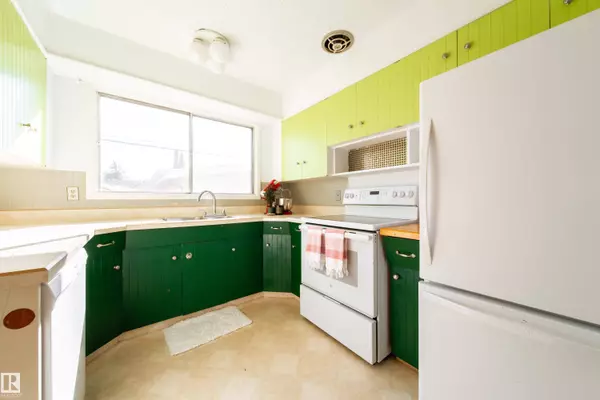 6507 98 AV NW, Edmonton, AB T6A 0A4