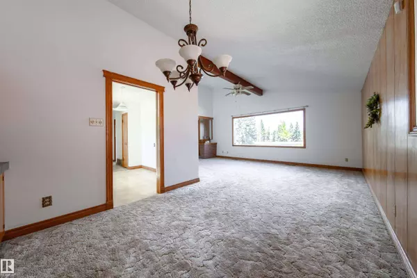 6507 98 AV NW, Edmonton, AB T6A 0A4