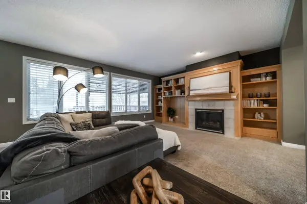 446 SPARLING CO SW, Edmonton, AB T6X 1G9