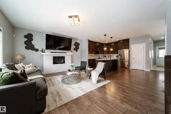 2716 11 ST NW, Edmonton, AB T6T 0X9