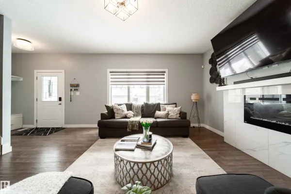 2716 11 ST NW, Edmonton, AB T6T 0X9