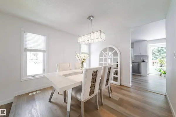 5607 188a ST NW, Edmonton, AB T6M 2G7