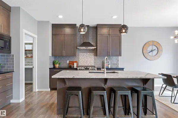 9664 223 ST NW, Edmonton, AB T5T 7B7