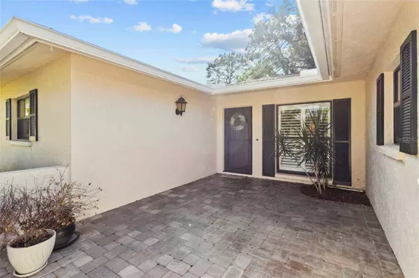 7143 FAIRWAY BEND LN, Sarasota, FL 34243