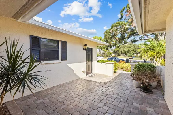 7143 FAIRWAY BEND LN, Sarasota, FL 34243